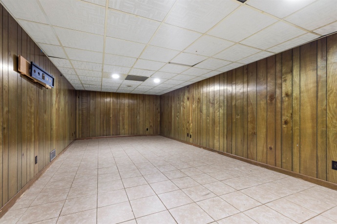 1303 Campus Hill, ROCKFORD, Illinois 61103, 3 Bedrooms Bedrooms, ,2 BathroomsBathrooms,House,For Sale,Campus Hill,202601382