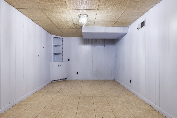 1303 Campus Hill, ROCKFORD, Illinois 61103, 3 Bedrooms Bedrooms, ,2 BathroomsBathrooms,House,For Sale,Campus Hill,202601382