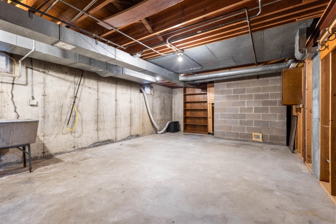 1303 Campus Hill, ROCKFORD, Illinois 61103, 3 Bedrooms Bedrooms, ,2 BathroomsBathrooms,House,For Sale,Campus Hill,202601382