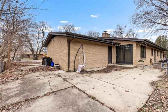 1303 Campus Hill, ROCKFORD, Illinois 61103, 3 Bedrooms Bedrooms, ,2 BathroomsBathrooms,House,For Sale,Campus Hill,202601382