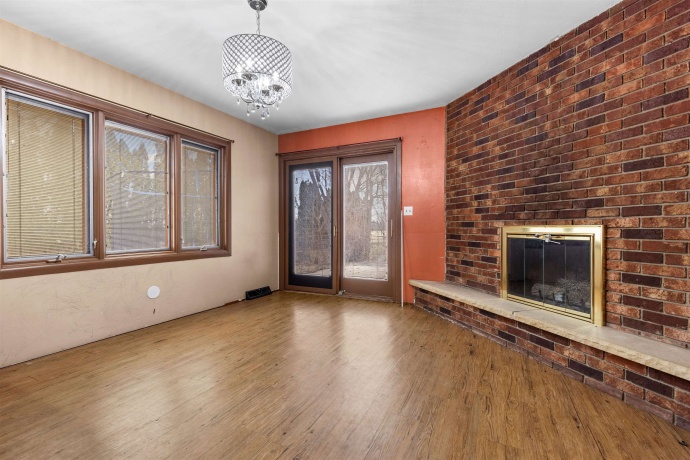 1303 Campus Hill, ROCKFORD, Illinois 61103, 3 Bedrooms Bedrooms, ,2 BathroomsBathrooms,House,For Sale,Campus Hill,202601382