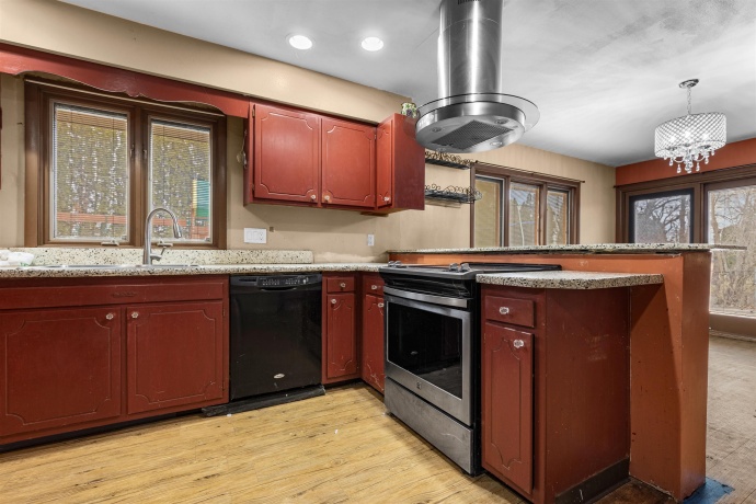 1303 Campus Hill, ROCKFORD, Illinois 61103, 3 Bedrooms Bedrooms, ,2 BathroomsBathrooms,House,For Sale,Campus Hill,202601382