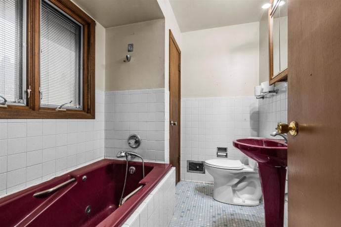 1303 Campus Hill, ROCKFORD, Illinois 61103, 3 Bedrooms Bedrooms, ,2 BathroomsBathrooms,House,For Sale,Campus Hill,202601382