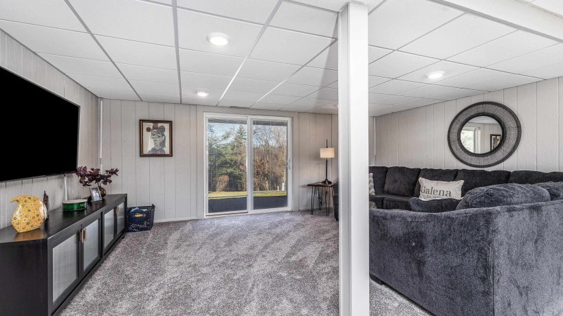 322 Apache, GALENA, Illinois 61036, 3 Bedrooms Bedrooms, ,2 BathroomsBathrooms,House,For Sale,Apache,202601385