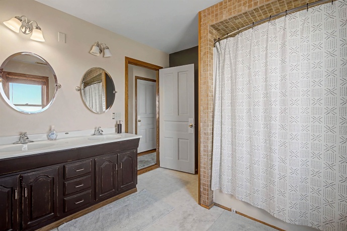 115 Windmill, ELIZABETH, Illinois 61028, 5 Bedrooms Bedrooms, ,3 BathroomsBathrooms,House,For Sale,Windmill,202601388