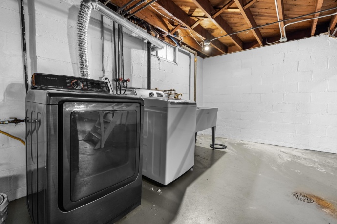 1615 Warren, ROCKFORD, Illinois 61108, 4 Bedrooms Bedrooms, ,1 BathroomBathrooms,House,For Sale,Warren,202601397