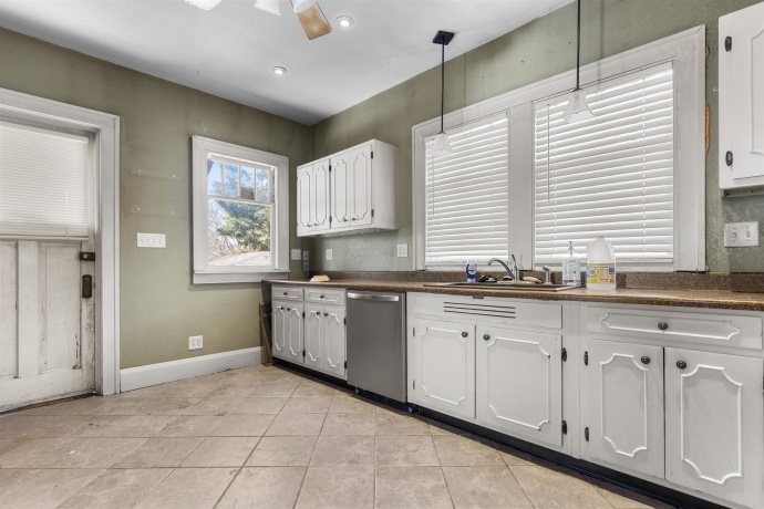 212 Gardiner, ROCKFORD, Illinois 61107, 3 Bedrooms Bedrooms, ,1 BathroomBathrooms,House,For Sale,Gardiner,202601398