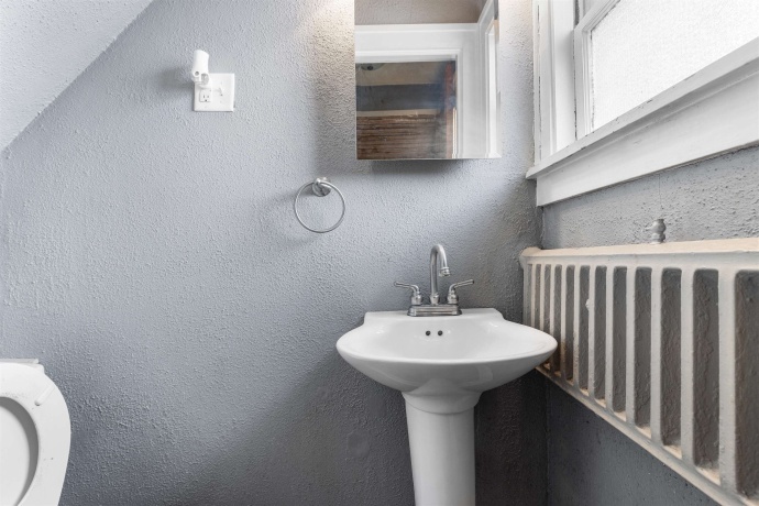 212 Gardiner, ROCKFORD, Illinois 61107, 3 Bedrooms Bedrooms, ,1 BathroomBathrooms,House,For Sale,Gardiner,202601398