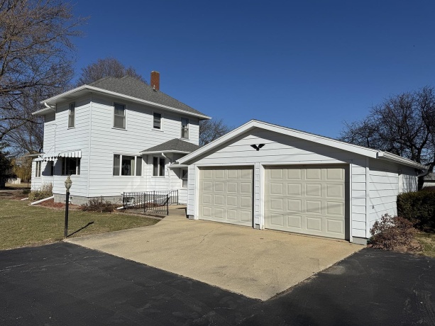 503 Main, Chadwick, Illinois 61014, 3 Bedrooms Bedrooms, ,2 BathroomsBathrooms,House,For Sale,Main,202601216