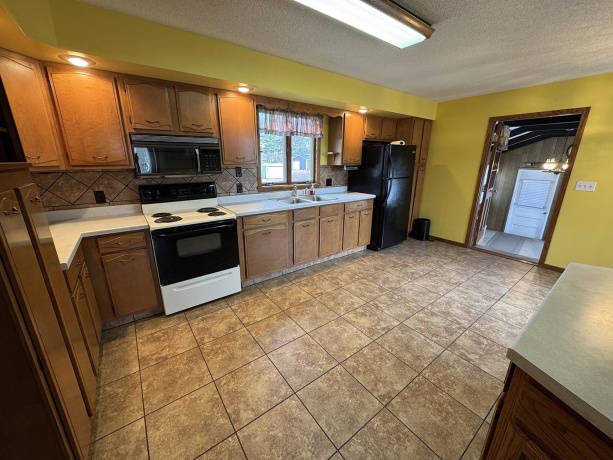 503 Main, Chadwick, Illinois 61014, 3 Bedrooms Bedrooms, ,2 BathroomsBathrooms,House,For Sale,Main,202601216