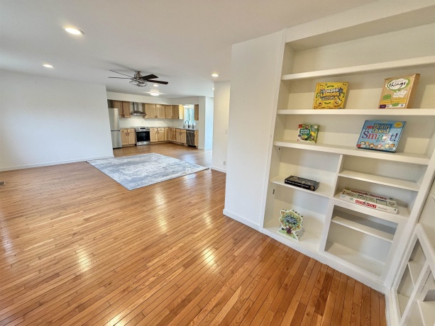 8083 Green, Grand DeTour, Illinois 61021, 3 Bedrooms Bedrooms, ,3 BathroomsBathrooms,House,For Sale,Green,202601415