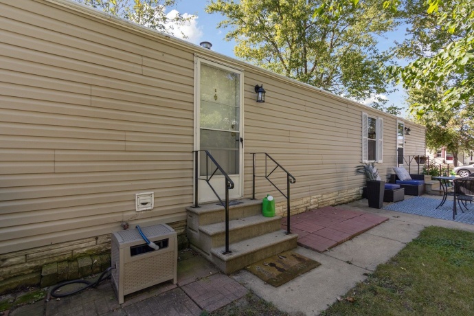 579 Park, BELVIDERE, Illinois 61008, 2 Bedrooms Bedrooms, ,1 BathroomBathrooms,House,For Sale,Park,202506015