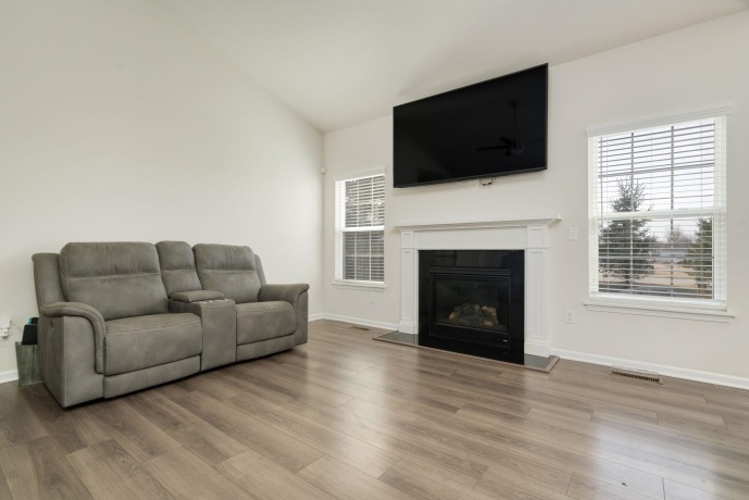 429 Dekalb, MAPLE PARK, Illinois 60151, 3 Bedrooms Bedrooms, ,2 BathroomsBathrooms,House,For Sale,Dekalb,202600836