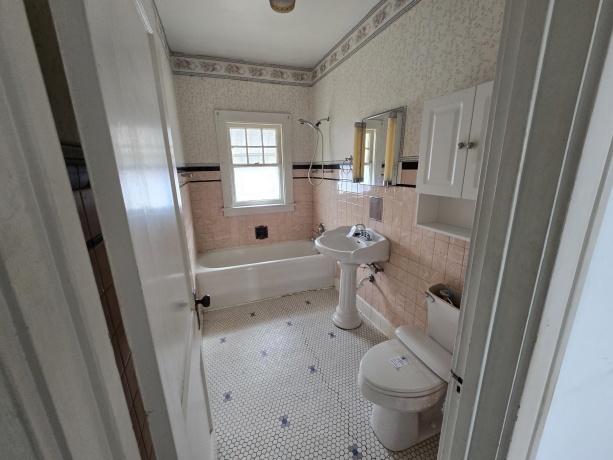 112 Rome, ROCKFORD, Illinois 61107, 2 Bedrooms Bedrooms, ,1 BathroomBathrooms,House,For Sale,Rome,202601439