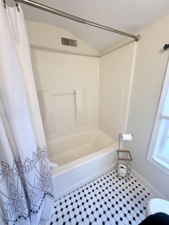 401 Junius, LOVES PARK, Illinois 61111, 3 Bedrooms Bedrooms, ,2 BathroomsBathrooms,House,For Sale,Junius,202601132