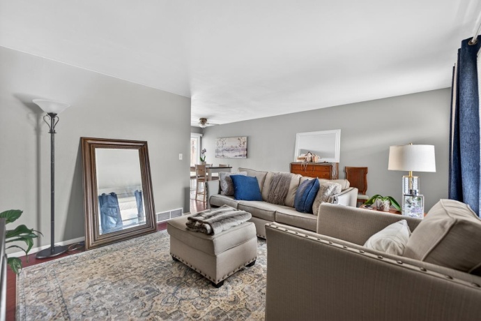 5870 GARRETT, ROCKFORD, Illinois 61107, ,2 Units,For Sale,GARRETT,202601458