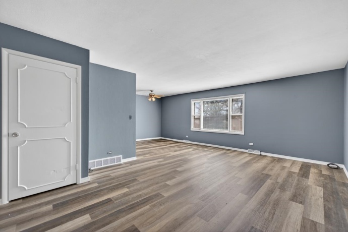 5870 GARRETT, ROCKFORD, Illinois 61107, ,2 Units,For Sale,GARRETT,202601458