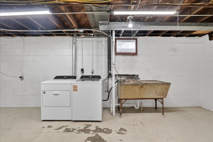 1427 Court, ROCKFORD, Illinois 61103, 3 Bedrooms Bedrooms, ,1 BathroomBathrooms,House,For Sale,Court,202601463