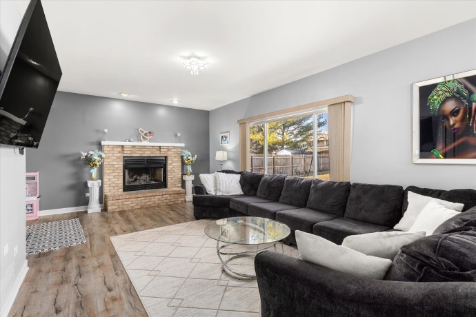 1101 Lindsay, JOLIET, Illinois 60431, 4 Bedrooms Bedrooms, ,3 BathroomsBathrooms,House,For Sale,Lindsay,202600664