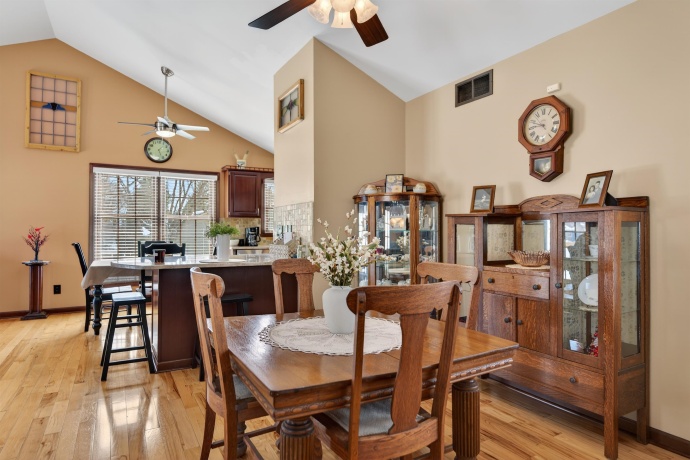 6843 Red Oak, GARDEN PRAIRIE, Illinois 61038, 3 Bedrooms Bedrooms, ,3 BathroomsBathrooms,House,For Sale,Red Oak,202601488