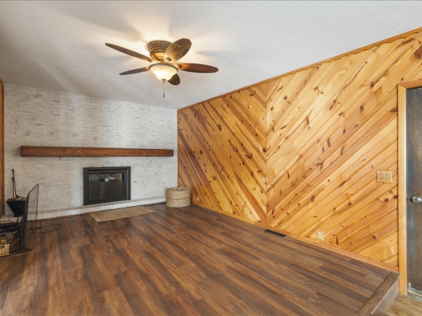 590 Brentwood, MACHESNEY PARK, Illinois 61115, 3 Bedrooms Bedrooms, ,2 BathroomsBathrooms,House,For Sale,Brentwood,202601505