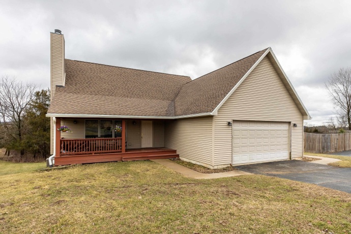 1765 William Drive, GALENA, Illinois 61036, 4 Bedrooms Bedrooms, ,3 BathroomsBathrooms,House,For Sale,William Drive,202601511