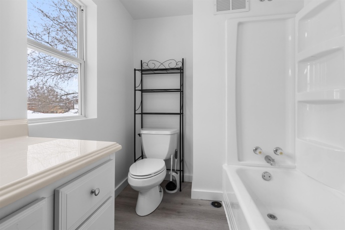 1519 13th, ROCKFORD, Illinois 61104, 4 Bedrooms Bedrooms, ,2 BathroomsBathrooms,House,For Sale,13th,202507404