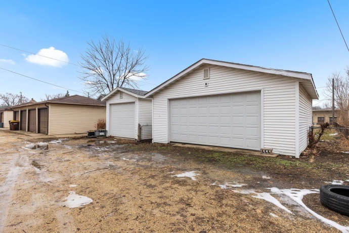 1519 13th, ROCKFORD, Illinois 61104, 4 Bedrooms Bedrooms, ,2 BathroomsBathrooms,House,For Sale,13th,202507404