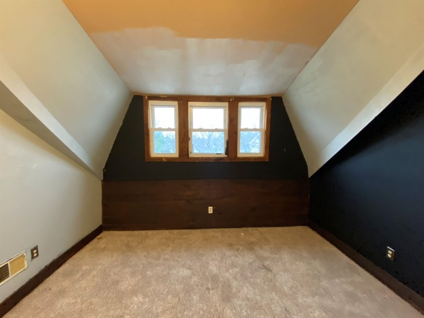 423 Auburn, ROCKFORD, Illinois 61103, 5 Bedrooms Bedrooms, ,3 BathroomsBathrooms,House,For Sale,Auburn,202601542