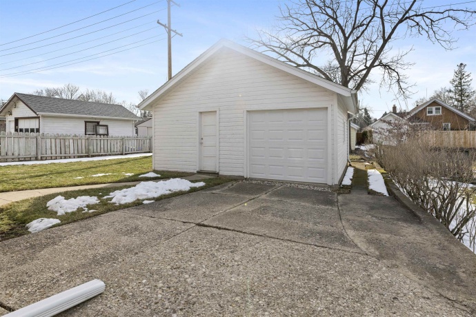 412 Welty, ROCKFORD, Illinois 61107, 2 Bedrooms Bedrooms, ,1 BathroomBathrooms,House,For Sale,Welty,202601546