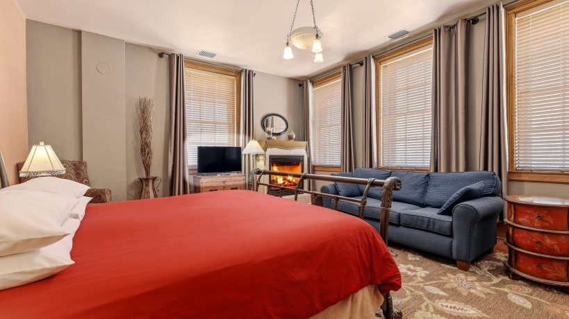 334 Spring, GALENA, Illinois 61036, 10 Bedrooms Bedrooms, ,10 BathroomsBathrooms,House,For Sale,Spring,202601549