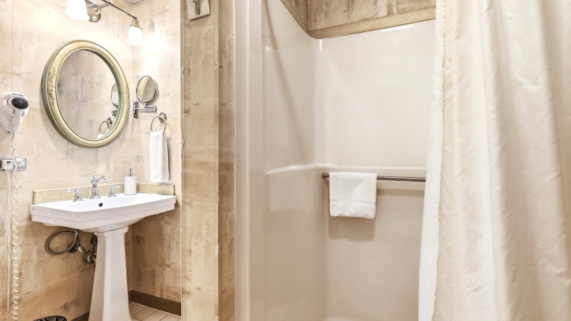 334 Spring, GALENA, Illinois 61036, 10 Bedrooms Bedrooms, ,10 BathroomsBathrooms,House,For Sale,Spring,202601549