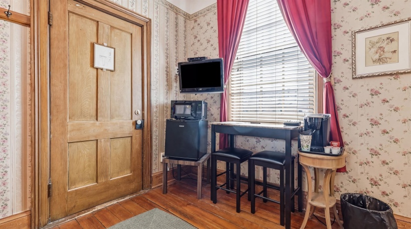 334 Spring, GALENA, Illinois 61036, 10 Bedrooms Bedrooms, ,10 BathroomsBathrooms,House,For Sale,Spring,202601549