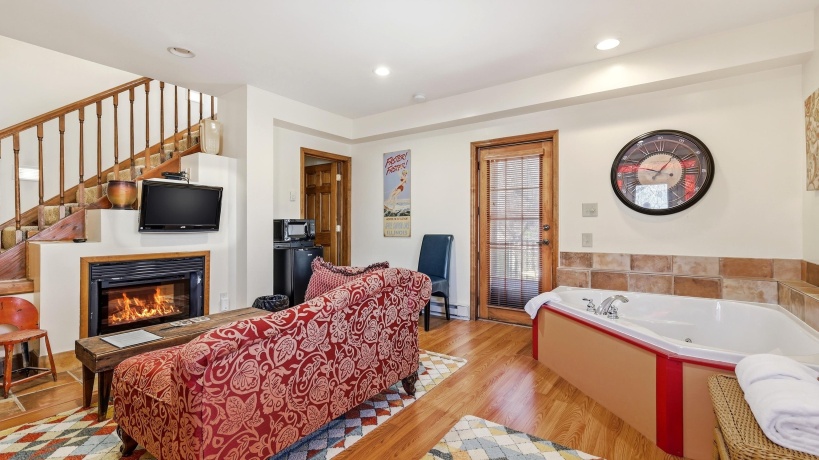 334 Spring, GALENA, Illinois 61036, 10 Bedrooms Bedrooms, ,10 BathroomsBathrooms,House,For Sale,Spring,202601549