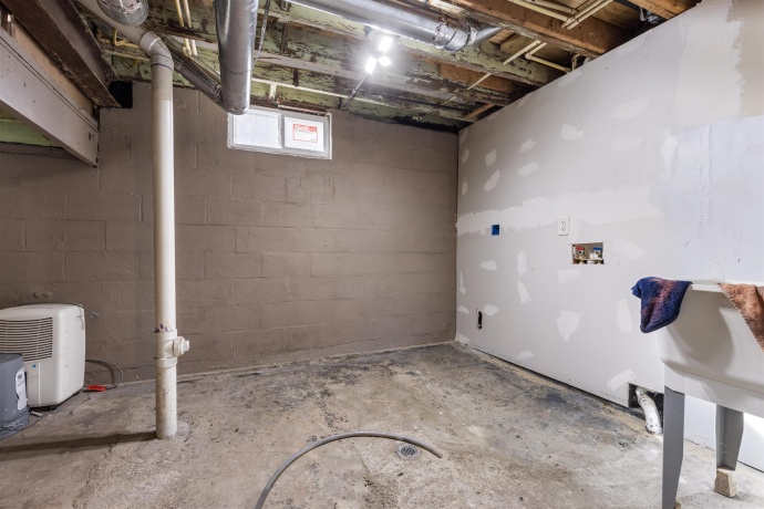 1425 Green, ROCKFORD, Illinois 61102, 3 Bedrooms Bedrooms, ,1 BathroomBathrooms,House,For Sale,Green,202601551