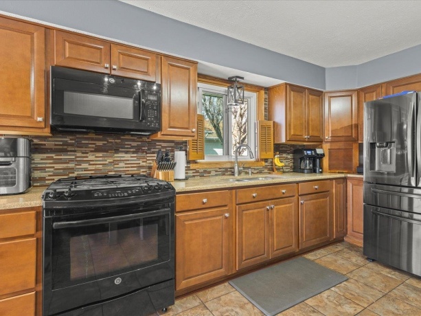 536 Carpenter, BELVIDERE, Illinois 61008, 3 Bedrooms Bedrooms, ,2 BathroomsBathrooms,House,For Sale,Carpenter,202601552