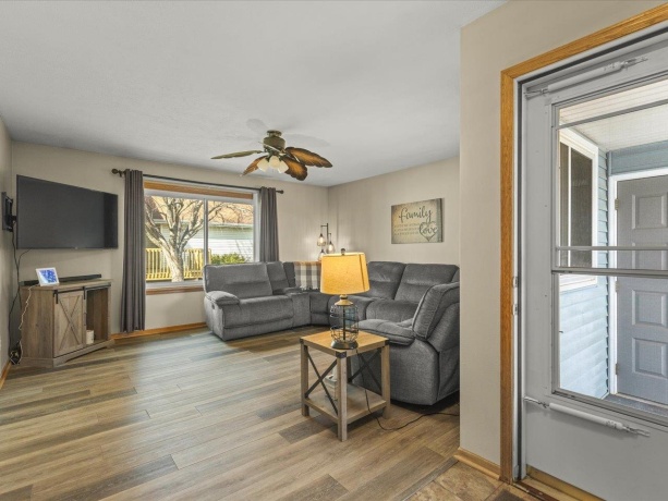 536 Carpenter, BELVIDERE, Illinois 61008, 3 Bedrooms Bedrooms, ,2 BathroomsBathrooms,House,For Sale,Carpenter,202601552