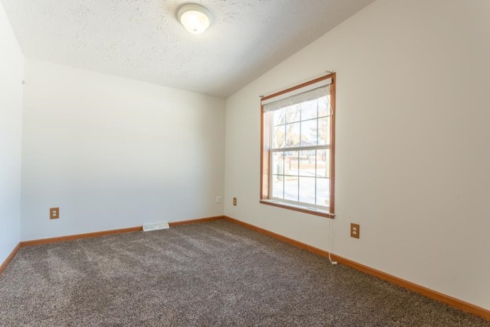 108 Smoke Signal, EAST DUBUQUE, Illinois 61025, 4 Bedrooms Bedrooms, ,2 BathroomsBathrooms,House,For Sale,Smoke Signal,202600573