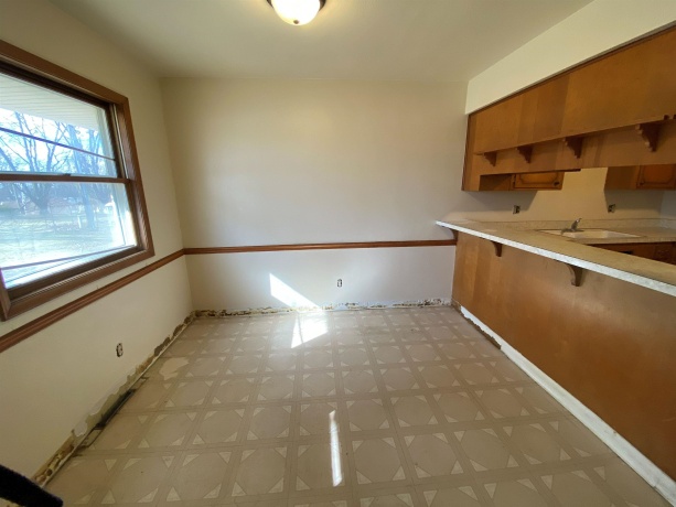 2221 Denver, ROCKFORD, Illinois 61108, ,2 Units,For Sale,Denver,202601555