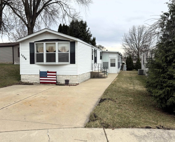 1206 Spring, BELVIDERE, Illinois 61008, 2 Bedrooms Bedrooms, ,2 BathroomsBathrooms,House,For Sale,Spring,202601561