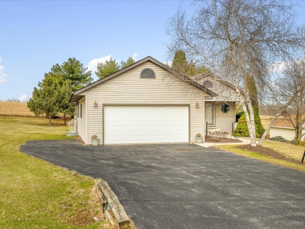 175 Lake Summerset, LAKE SUMMERSET, Illinois 61019, 2 Bedrooms Bedrooms, ,2 BathroomsBathrooms,House,For Sale,Lake Summerset,202601568