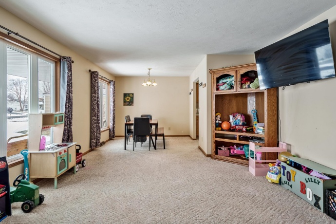 136 Harvest Glenn, DAVIS JUNCTION, Illinois 61020, 3 Bedrooms Bedrooms, ,2 BathroomsBathrooms,House,For Sale,Harvest Glenn,202601579