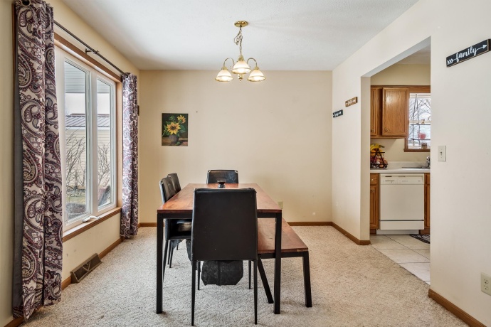 136 Harvest Glenn, DAVIS JUNCTION, Illinois 61020, 3 Bedrooms Bedrooms, ,2 BathroomsBathrooms,House,For Sale,Harvest Glenn,202601579