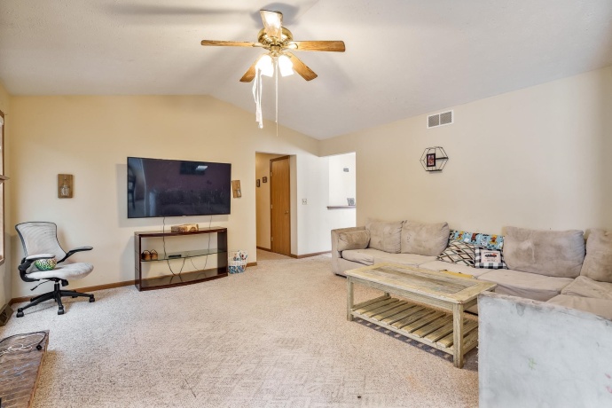 136 Harvest Glenn, DAVIS JUNCTION, Illinois 61020, 3 Bedrooms Bedrooms, ,2 BathroomsBathrooms,House,For Sale,Harvest Glenn,202601579