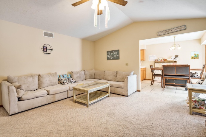 136 Harvest Glenn, DAVIS JUNCTION, Illinois 61020, 3 Bedrooms Bedrooms, ,2 BathroomsBathrooms,House,For Sale,Harvest Glenn,202601579