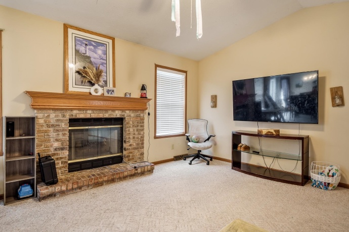 136 Harvest Glenn, DAVIS JUNCTION, Illinois 61020, 3 Bedrooms Bedrooms, ,2 BathroomsBathrooms,House,For Sale,Harvest Glenn,202601579