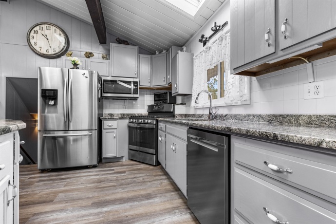 1708 PARKVIEW, ROCKFORD, Illinois 61107, 3 Bedrooms Bedrooms, ,2 BathroomsBathrooms,House,For Sale,PARKVIEW,202601587