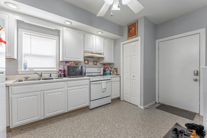 515 6th, ROCHELLE, Illinois 61068, ,3 - 4 Units,For Sale,6th,202601593