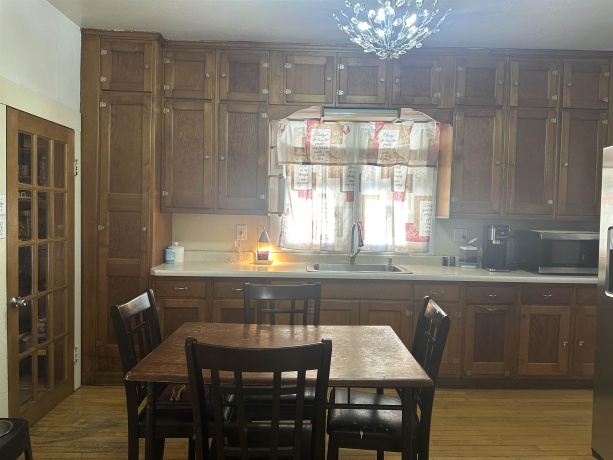 747 1st, CLINTON, Iowa 52732, 2 Bedrooms Bedrooms, ,1 BathroomBathrooms,House,For Sale,1st,202601602