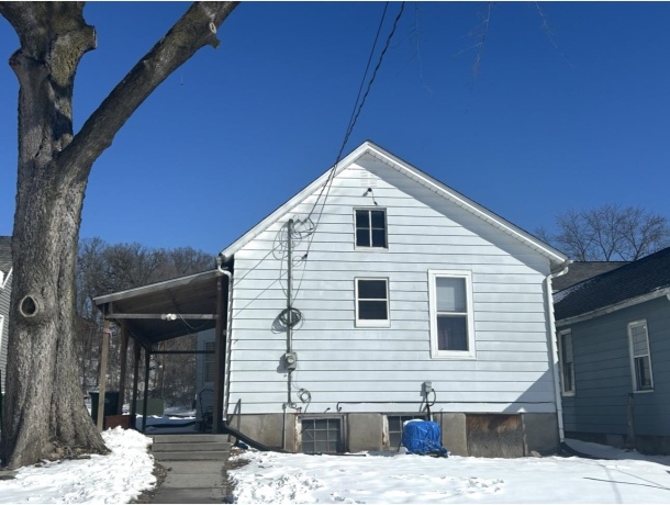 747 1st, CLINTON, Iowa 52732, 2 Bedrooms Bedrooms, ,1 BathroomBathrooms,House,For Sale,1st,202601602